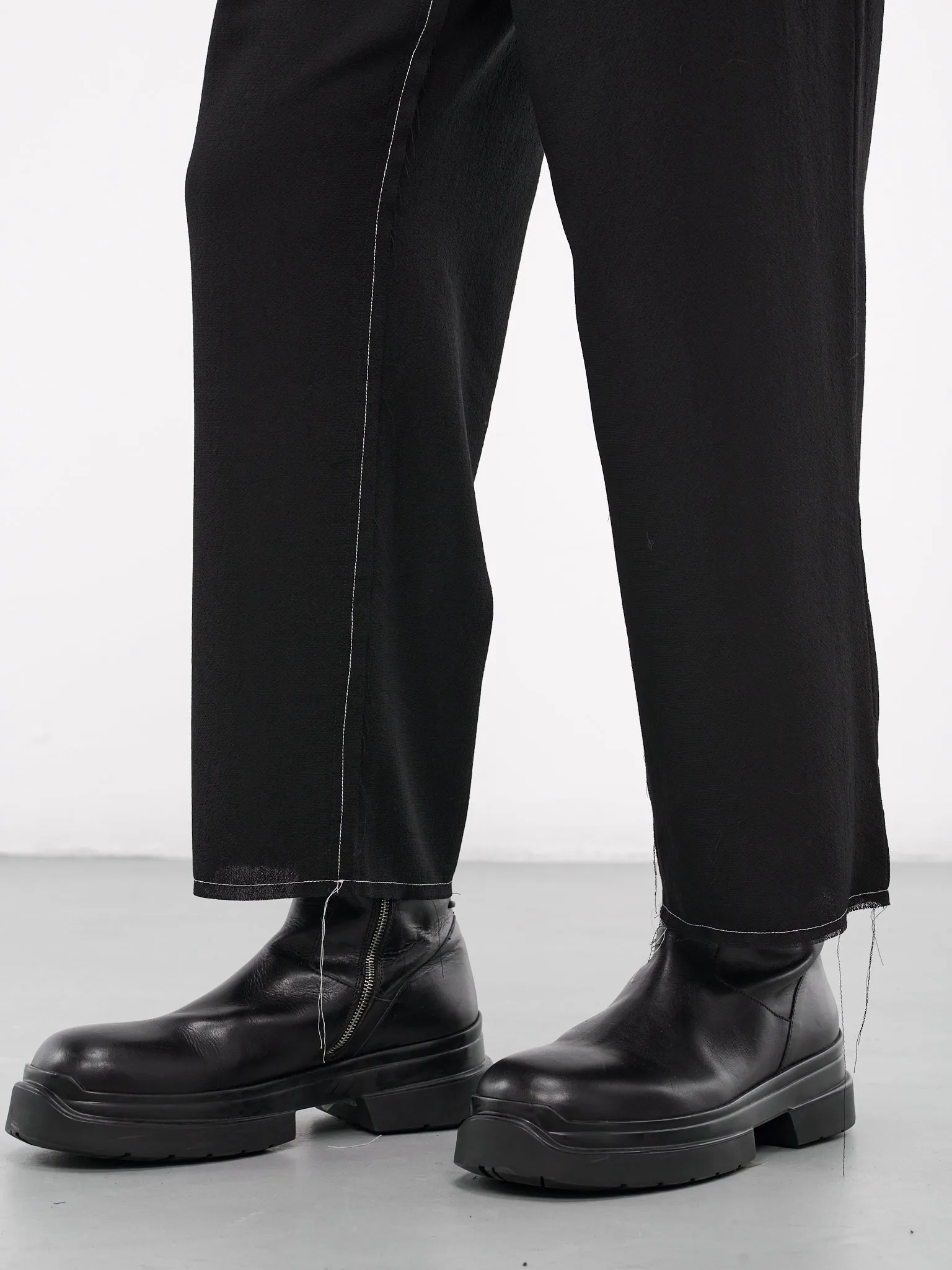 Contrast Stitch Wool Trousers (AIR04P101-BLACK)