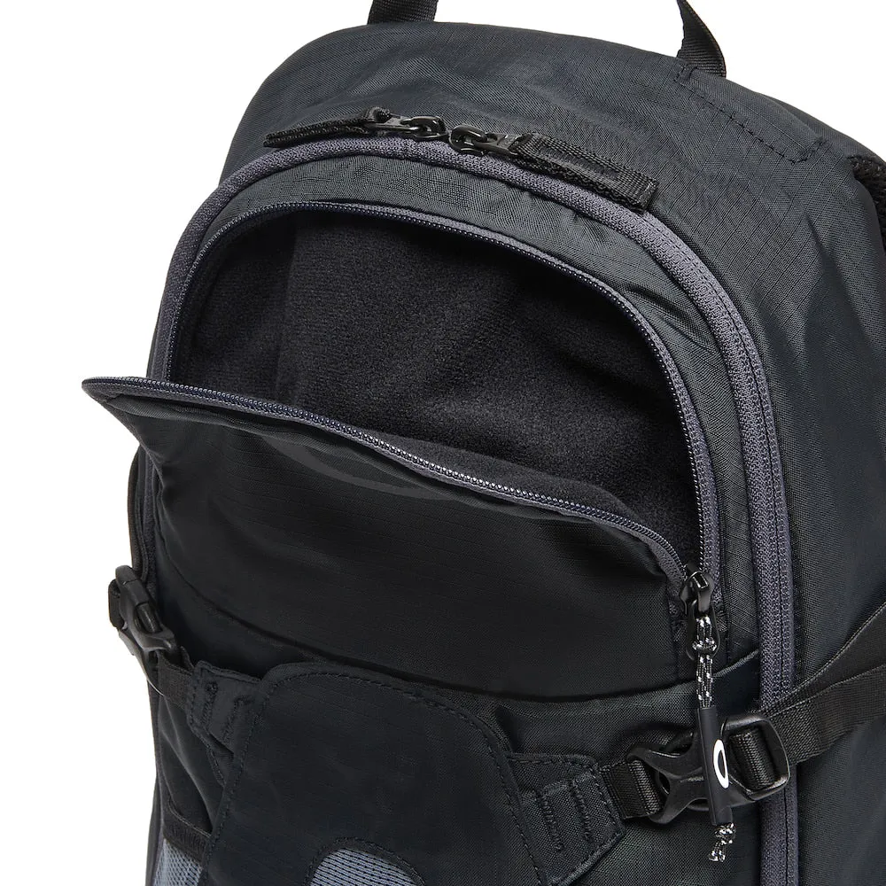 SEEKER TRAVERSE RC HYDRA BAG BLACKOUT