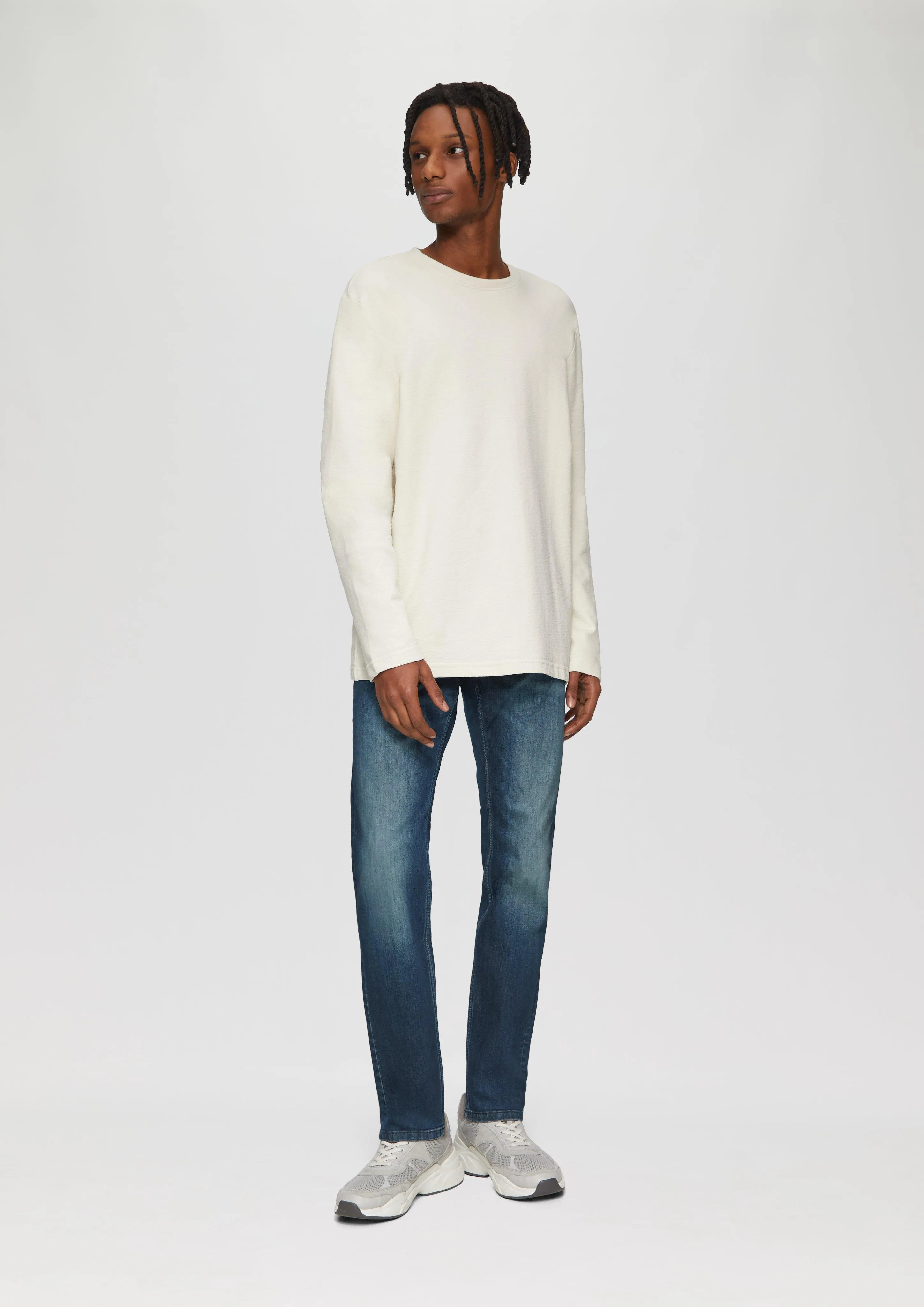 Slim: slim leg jeans