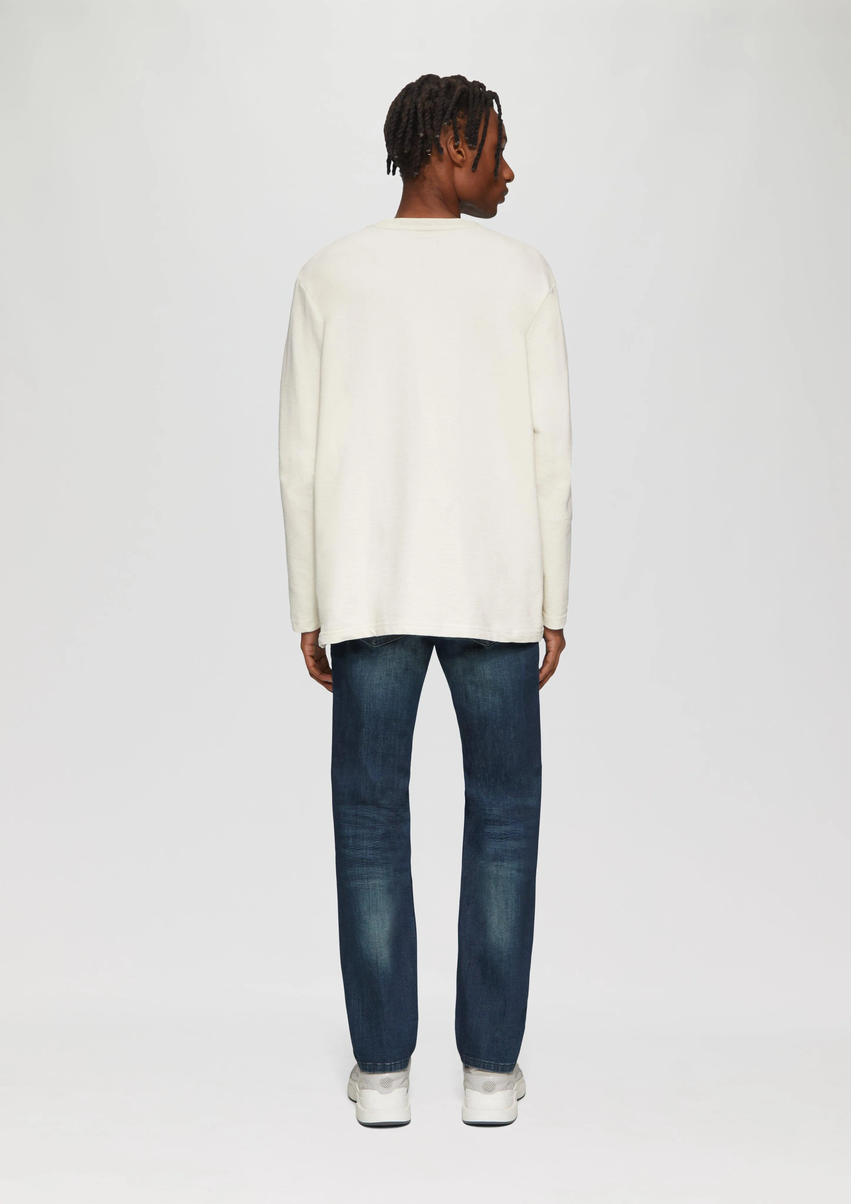 Slim: slim leg jeans