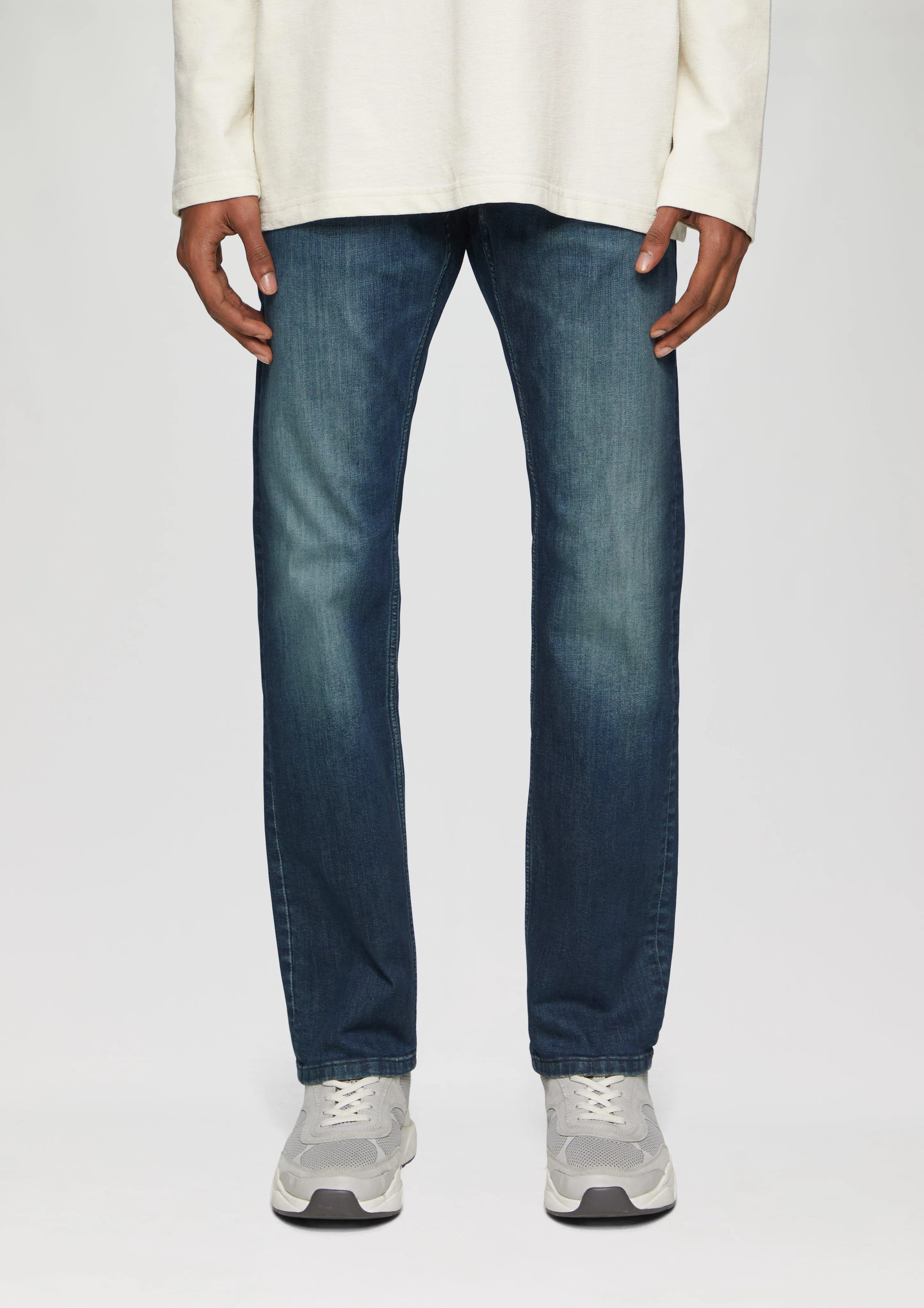 Slim: slim leg jeans